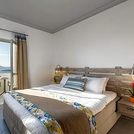 Caldera's Dolphin Hotel