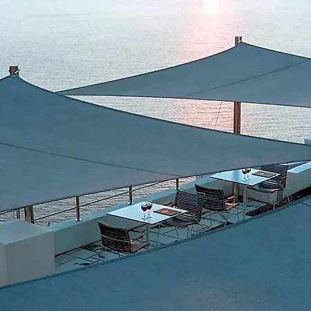 Caldera's Dolphin Hotel